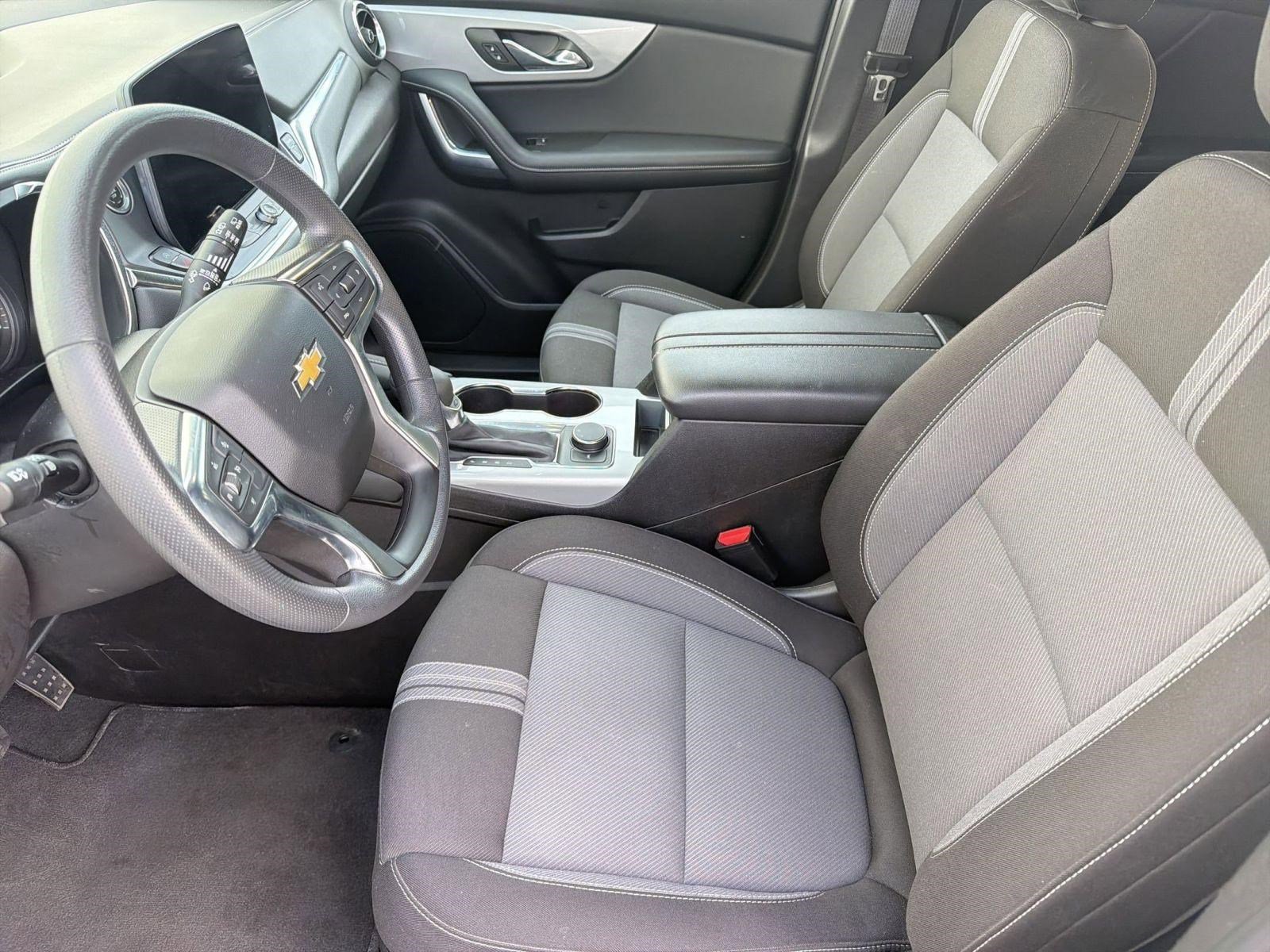 Used 2025 Chevrolet Blazer LT FWD image 5