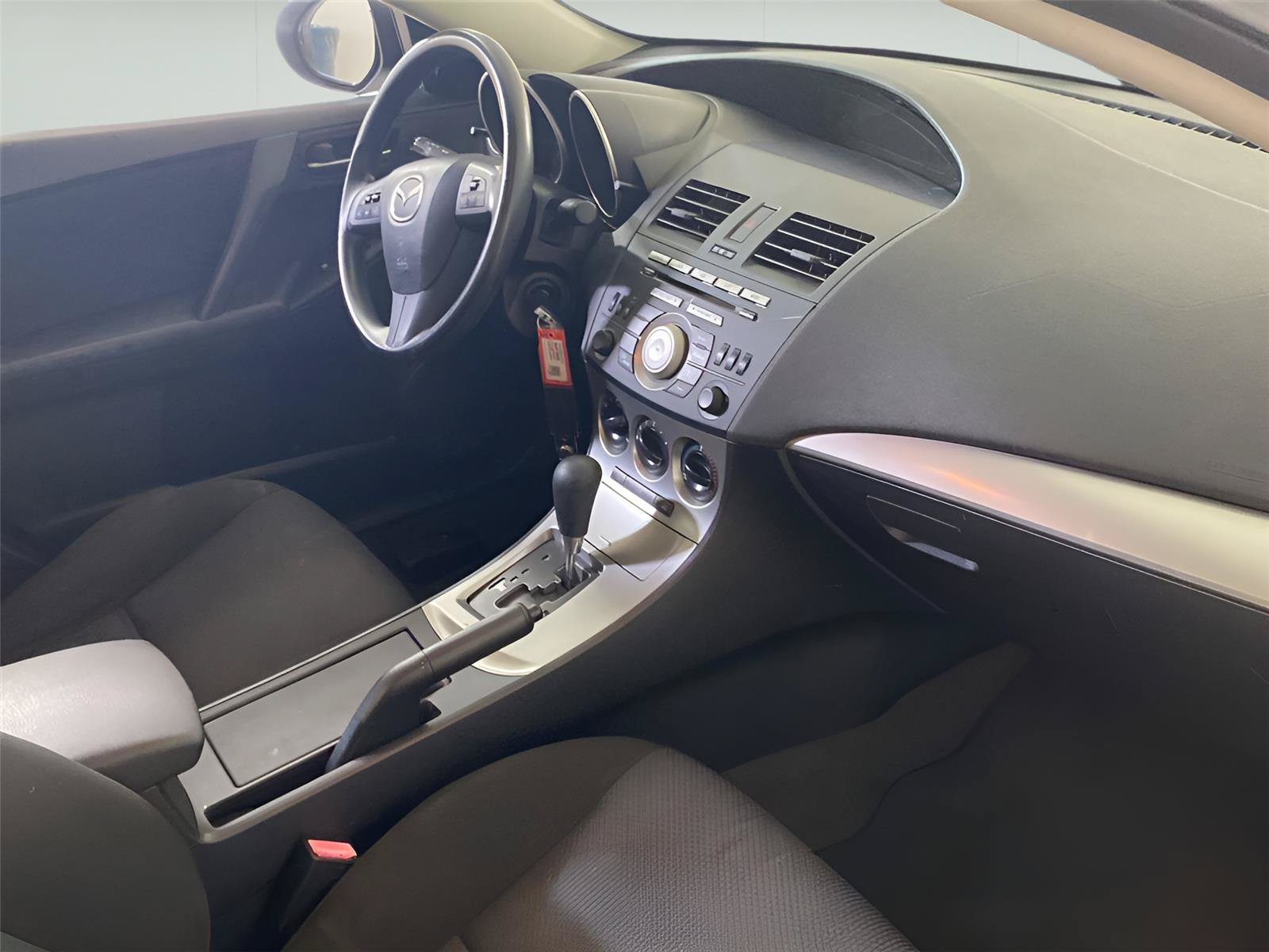 Used 2011 MAZDA MAZDA3 i Touring FWD image 29