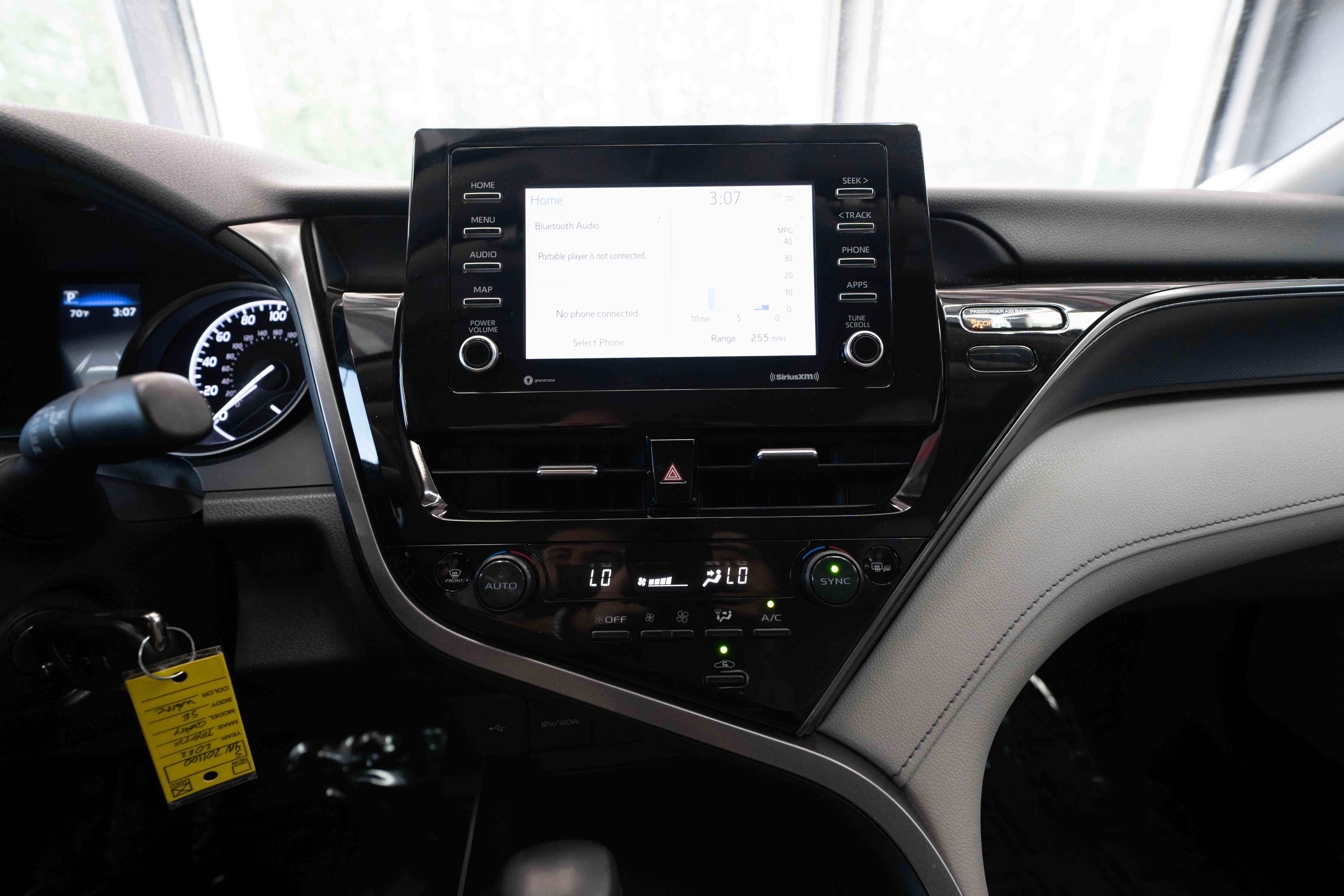 Used 2022 Toyota Camry SE FWD image 17