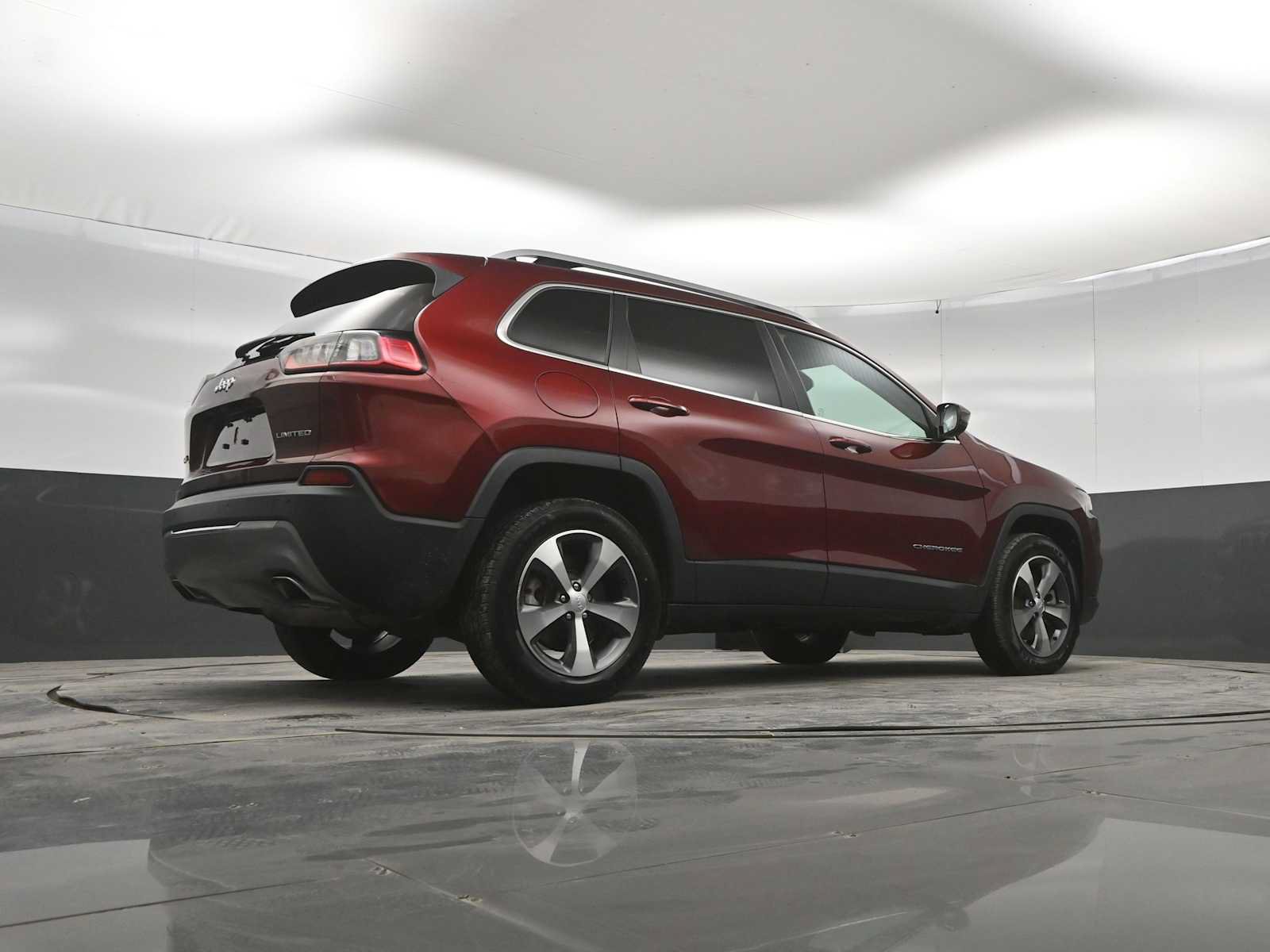Used 2021 Jeep Cherokee Limited w/ Elite Package AWD/4WD image 38