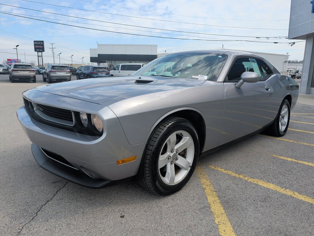 Used 2014 Dodge Challenger SXT video 3