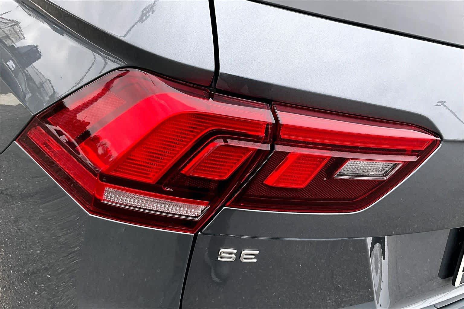 Used 2024 Volkswagen Tiguan SE R-Line AWD/4WD image 29