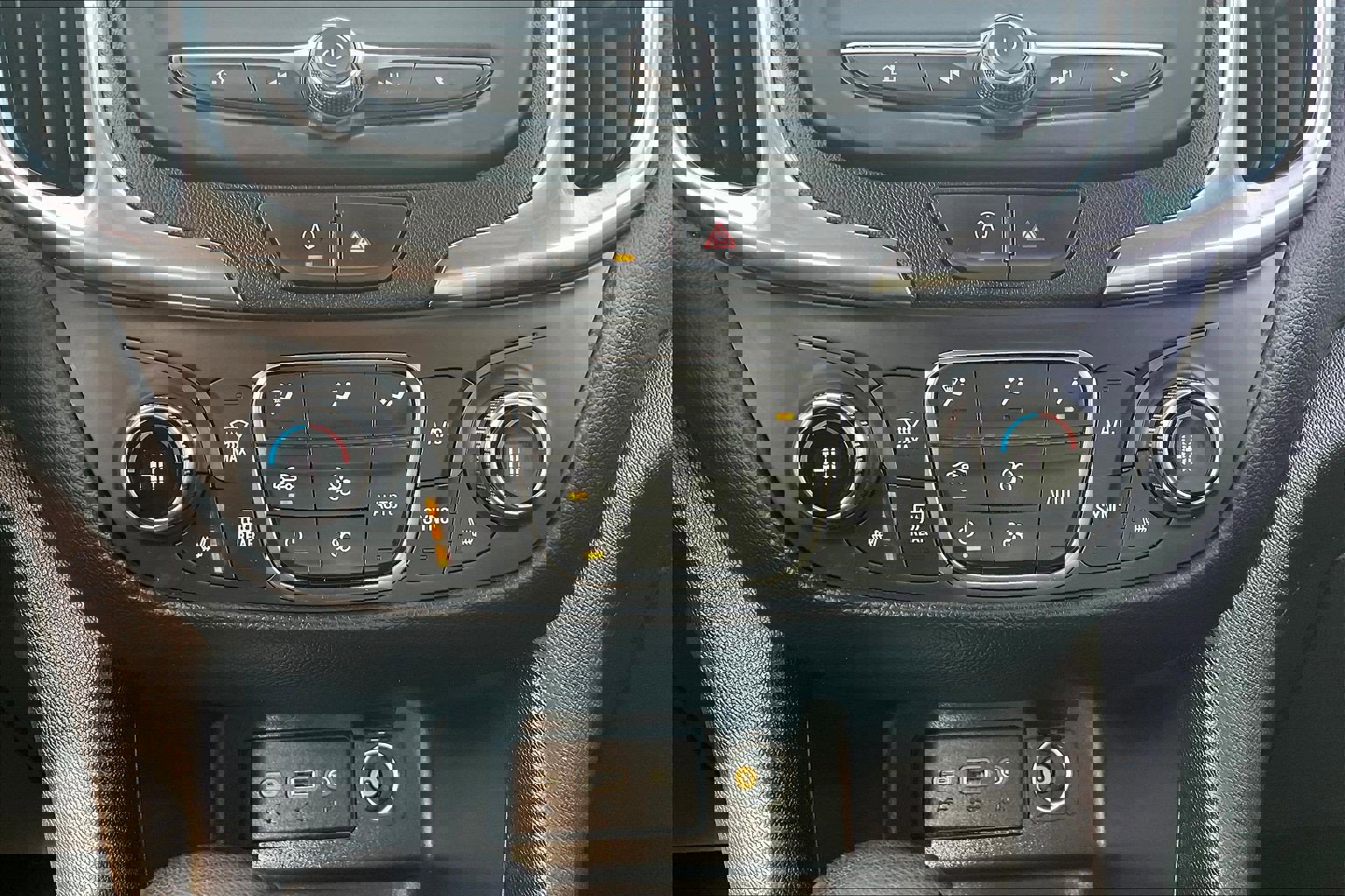 Used 2023 Chevrolet Equinox LT w/ Driver Convenience Package image 37