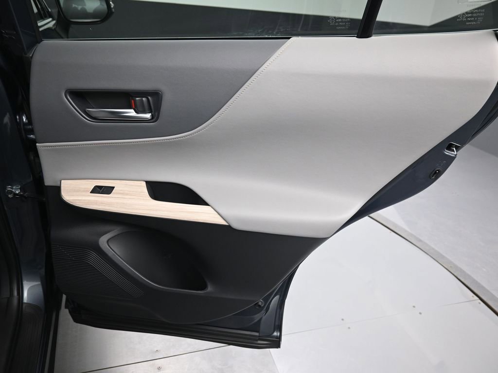Certified 2024 Toyota Venza XLE image 35