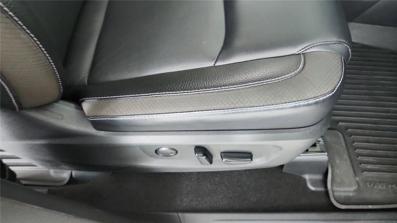Used 2023 Nissan Pathfinder SL AWD/4WD image 20
