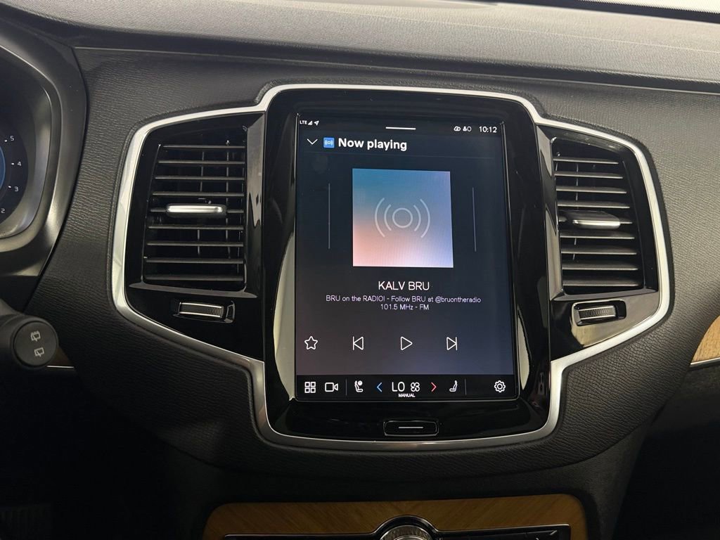 Used 2025 Volvo XC90 B6 Plus image 16