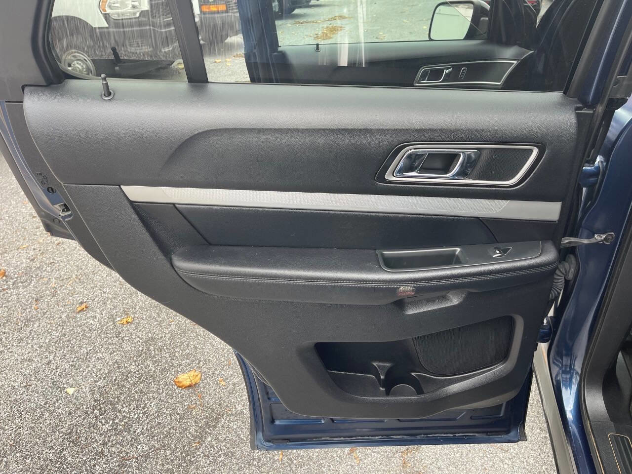 Used 2016 Ford Explorer XLT w/ Equipment Group 202A image 30