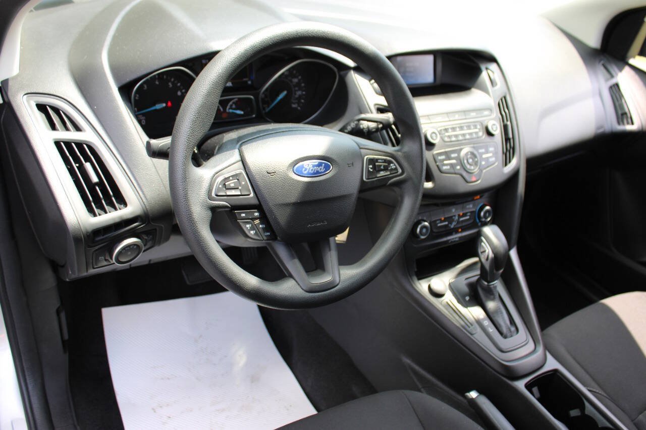 Used 2018 Ford Focus SE FWD image 9