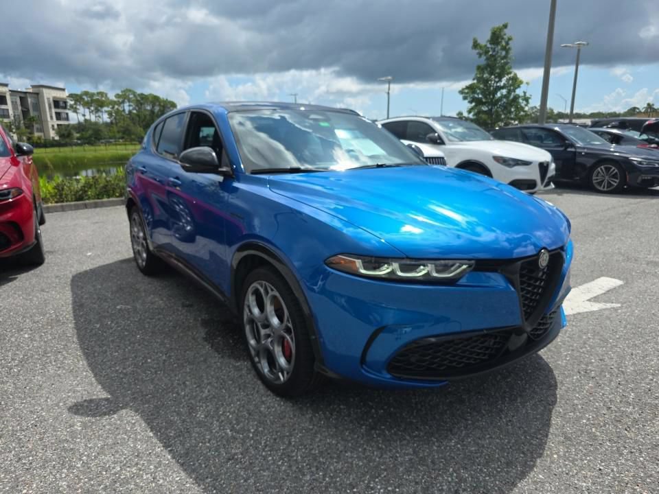 Used 2024 Alfa Romeo Tonale Veloce AWD/4WD image 5