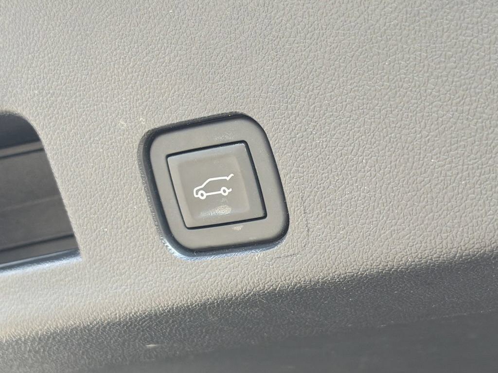 Used 2025 Buick Enclave Preferred FWD image 9