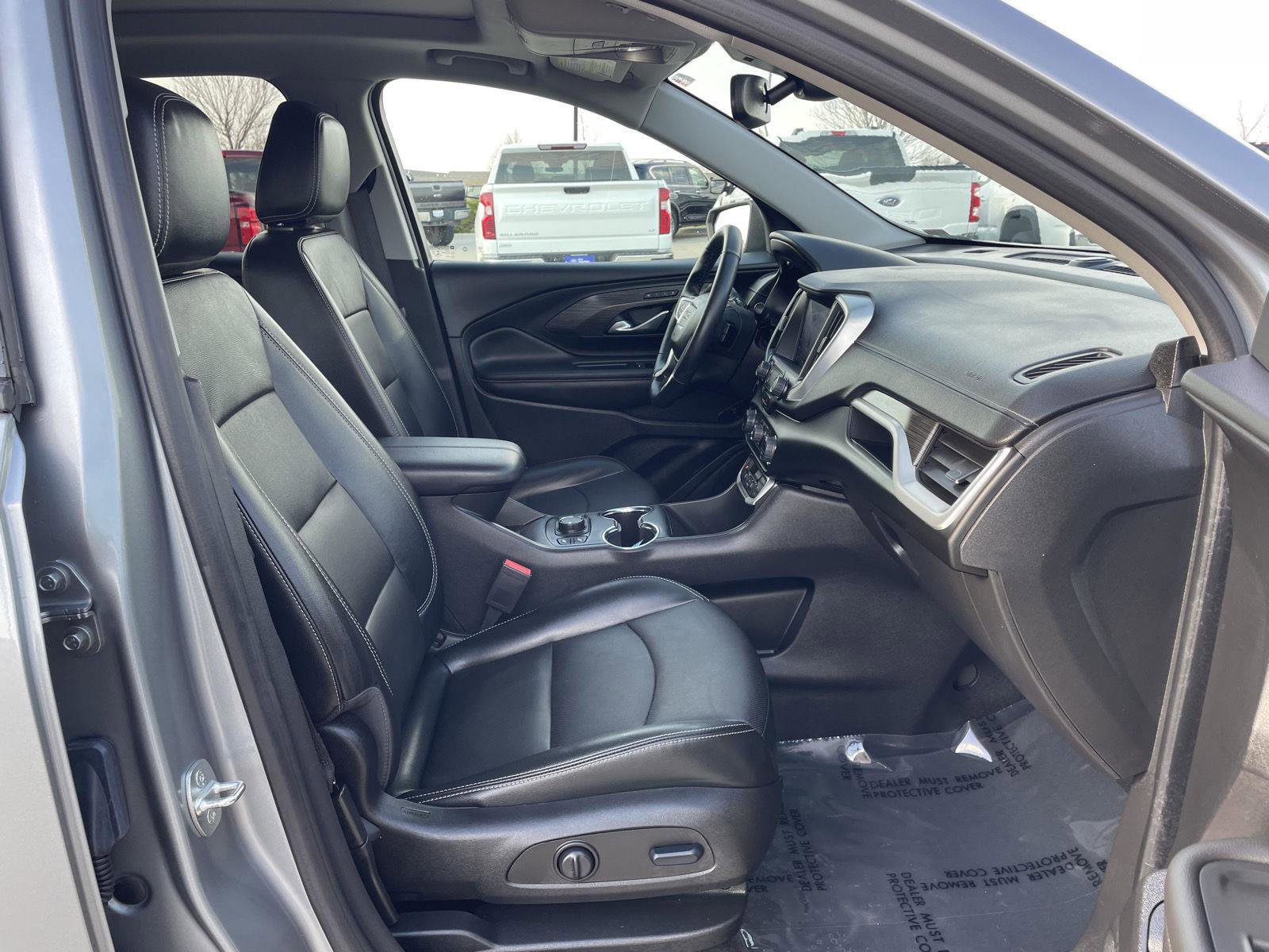 Used 2023 GMC Terrain SLT image 19