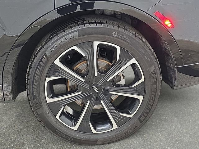 Certified 2025 Lincoln Nautilus Reserve AWD/4WD image 30