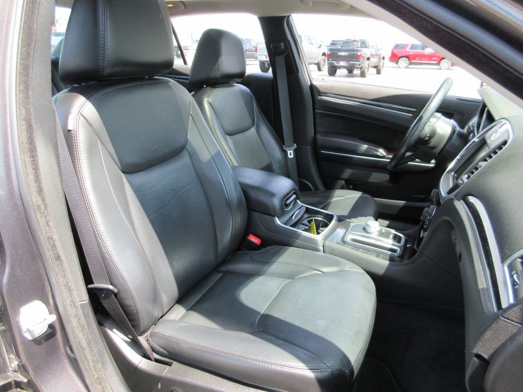 Used 2016 Chrysler 300 Limited AWD/4WD image 22