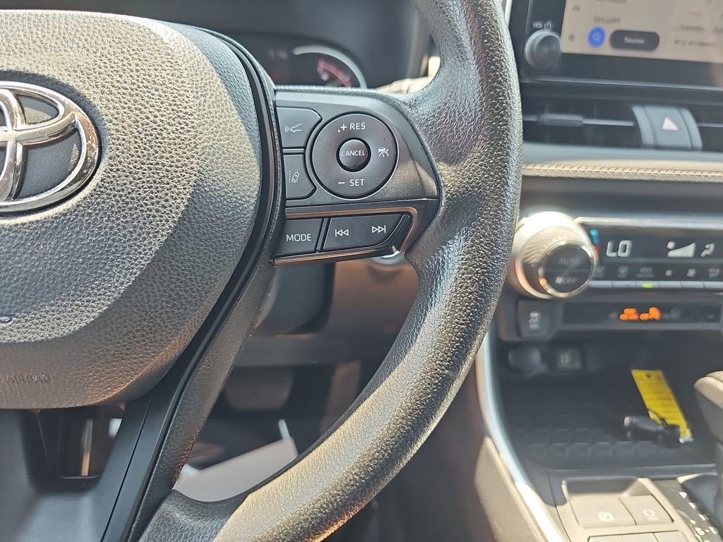 Used 2023 Toyota RAV4 XLE AWD/4WD image 21