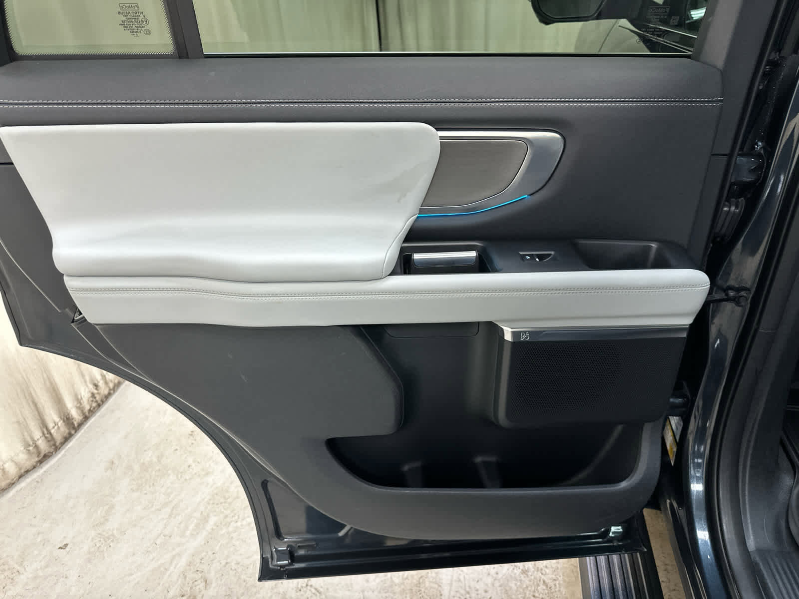 Used 2025 Ford Expedition Platinum image 31