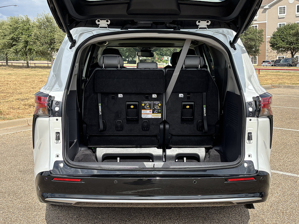 Certified 2023 Toyota Sienna Limited FWD image 24