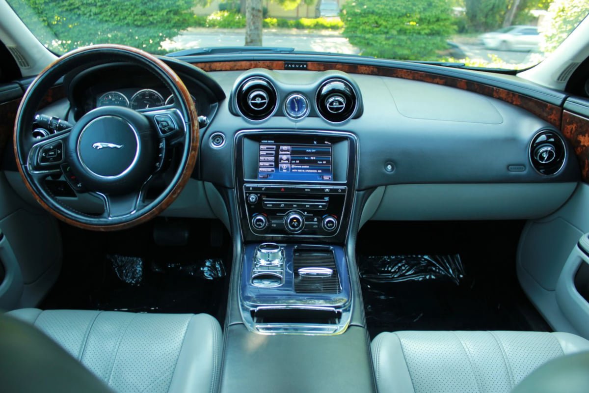 Used 2012 Jaguar XJ RWD image 11