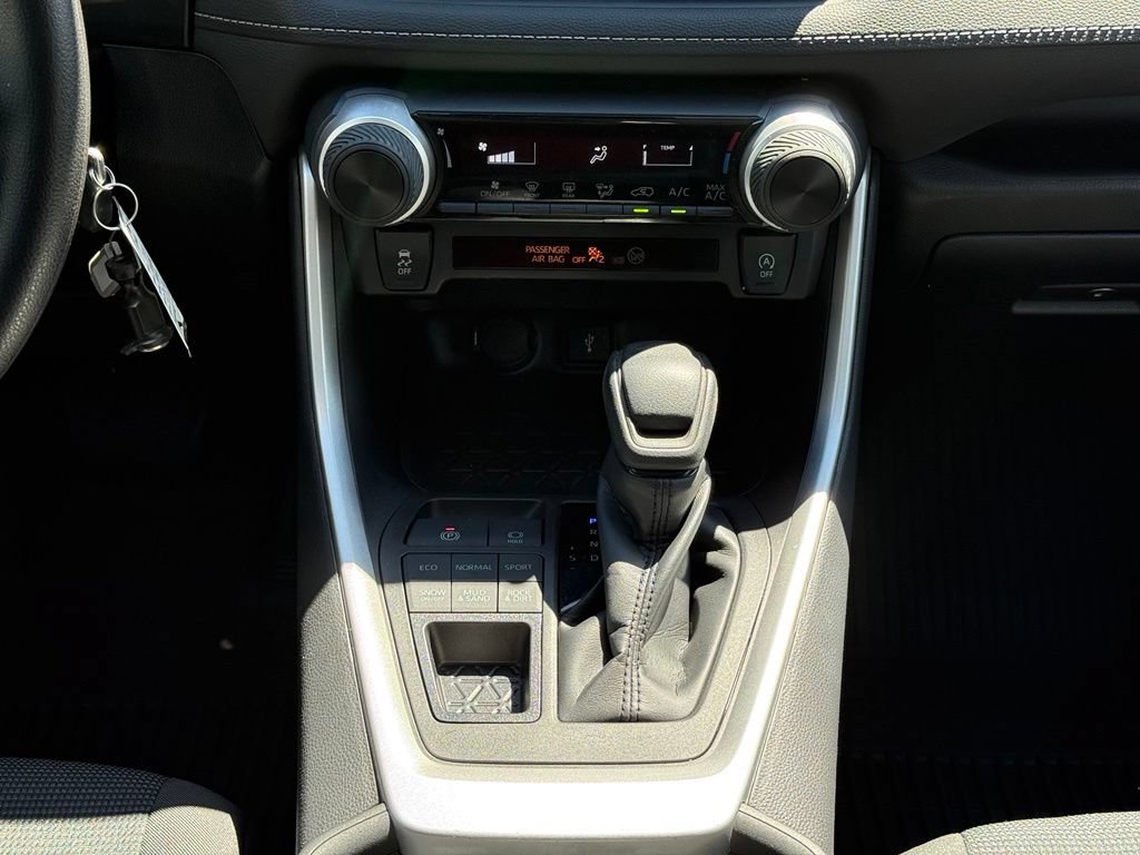 Certified 2022 Toyota RAV4 LE AWD/4WD image 26