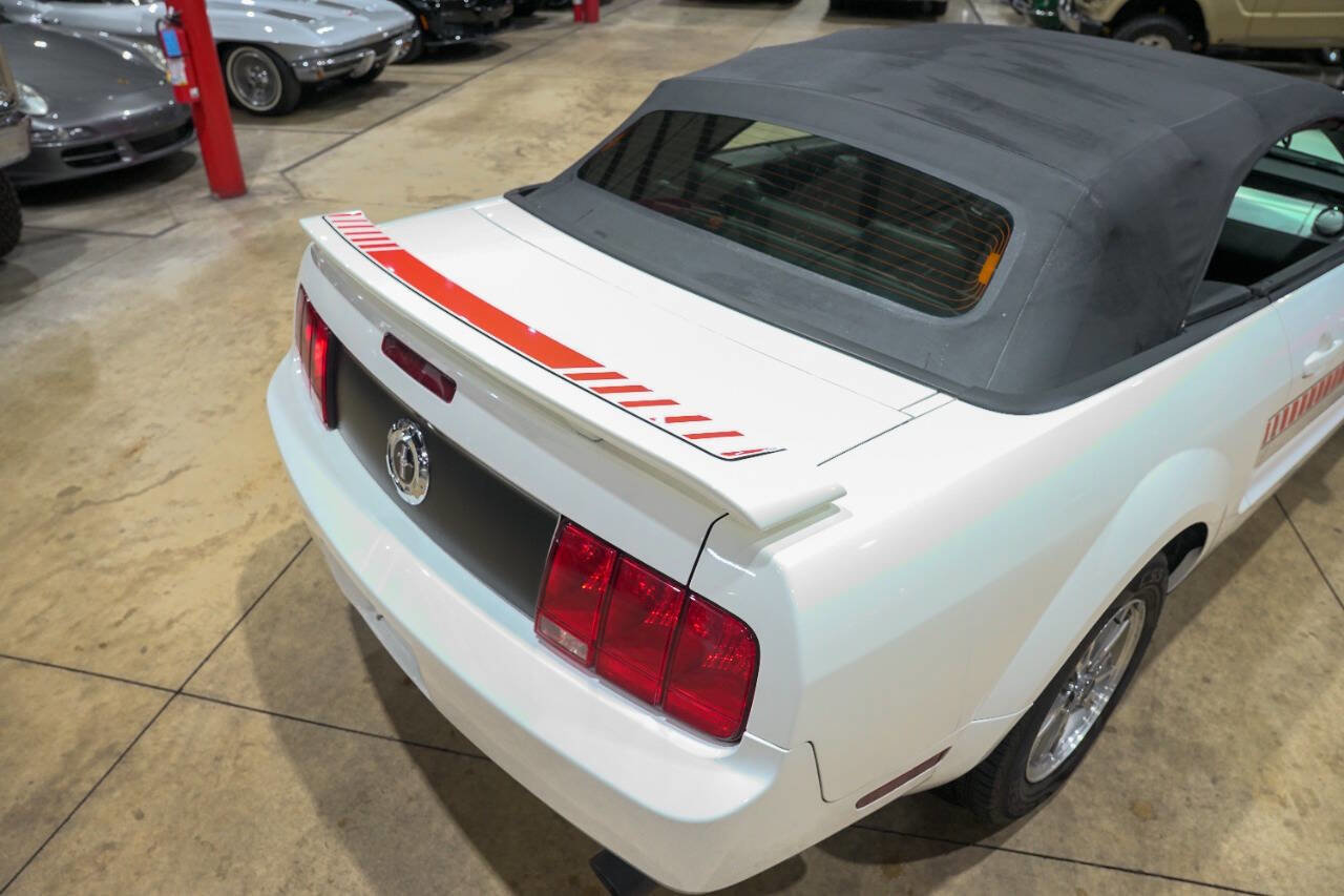 Used 2005 Ford Mustang Premium image 32