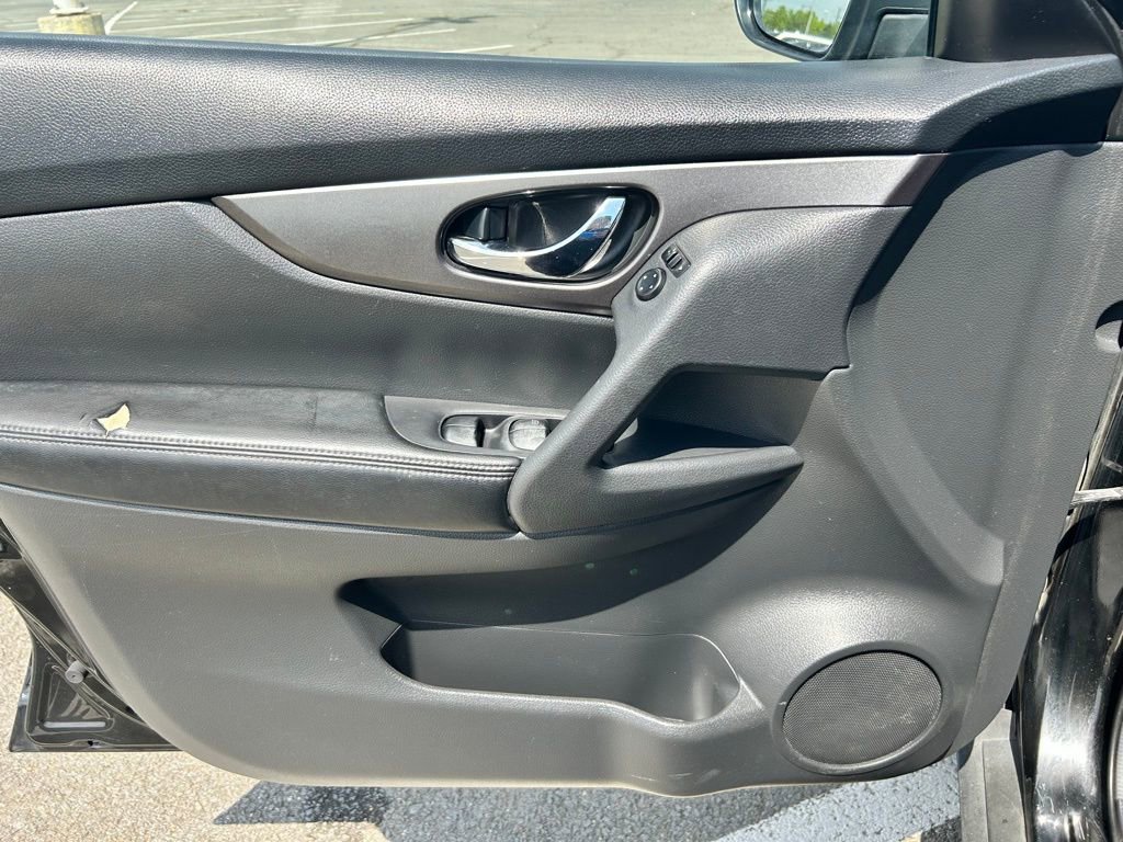 Used 2015 Nissan Rogue SV AWD/4WD image 19