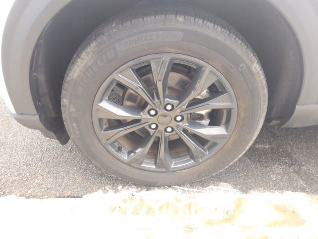 Used 2022 Ford Explorer XLT w/ Equipment Group 202A image 8