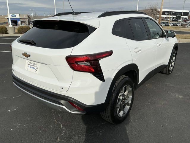 Used 2025 Chevrolet Trax LT w/ LT Convenience Package image 3
