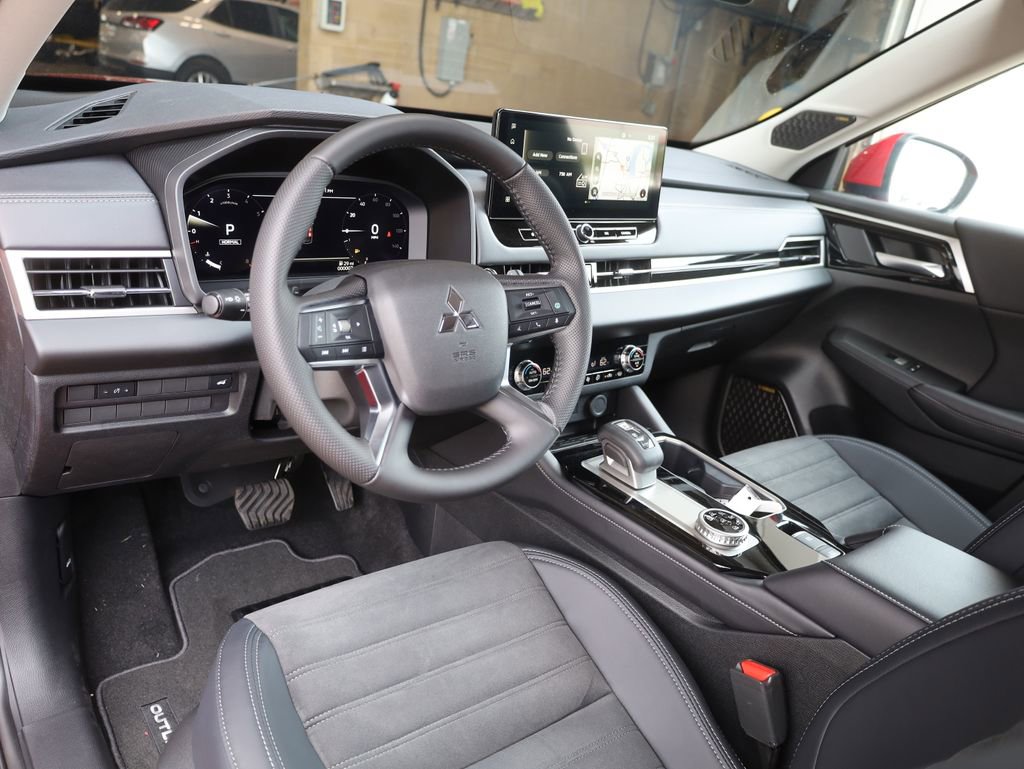 New 2025 Mitsubishi Outlander SE image 34