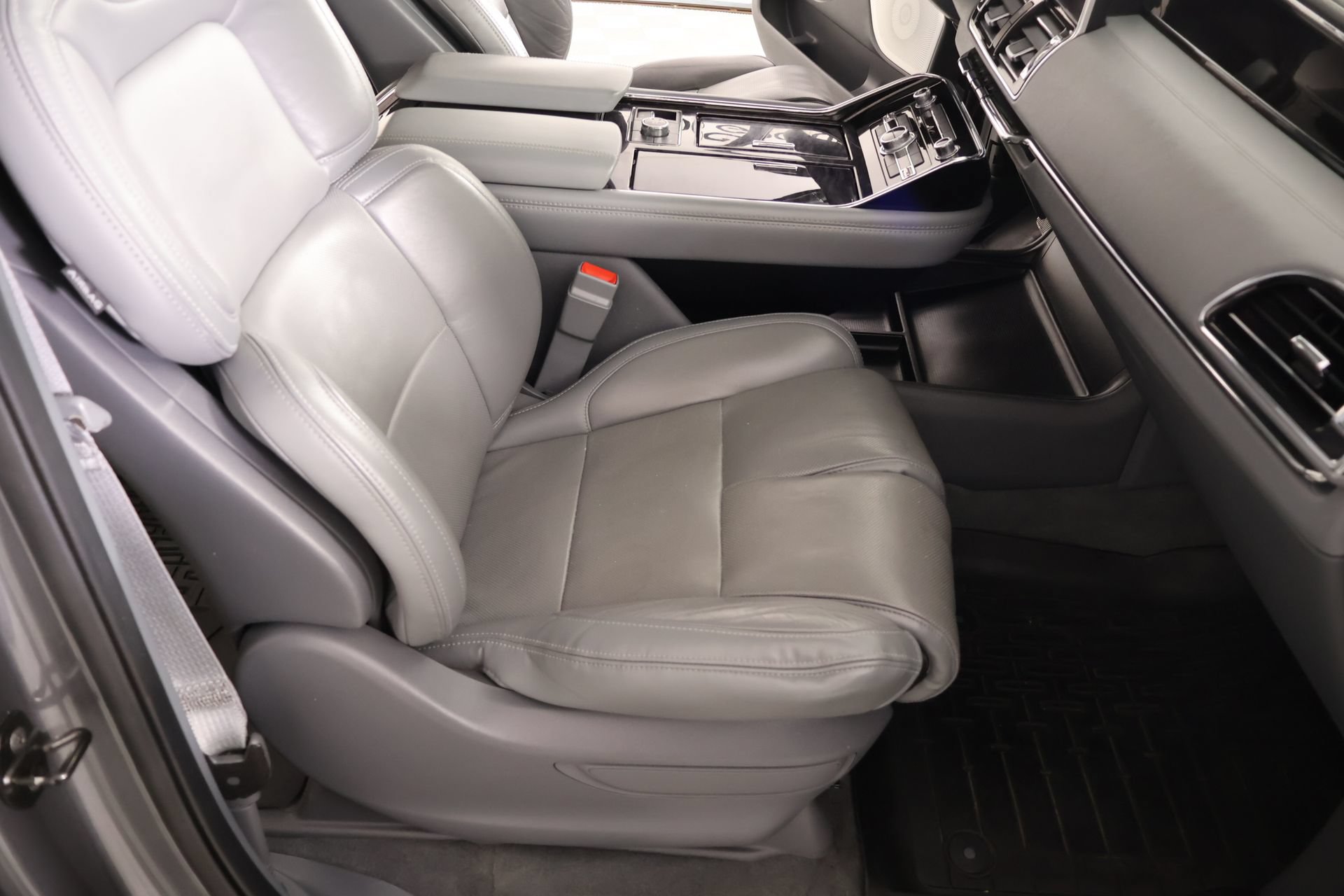 Used 2021 Lincoln Navigator Reserve w/ Luxury Package AWD/4WD image 14