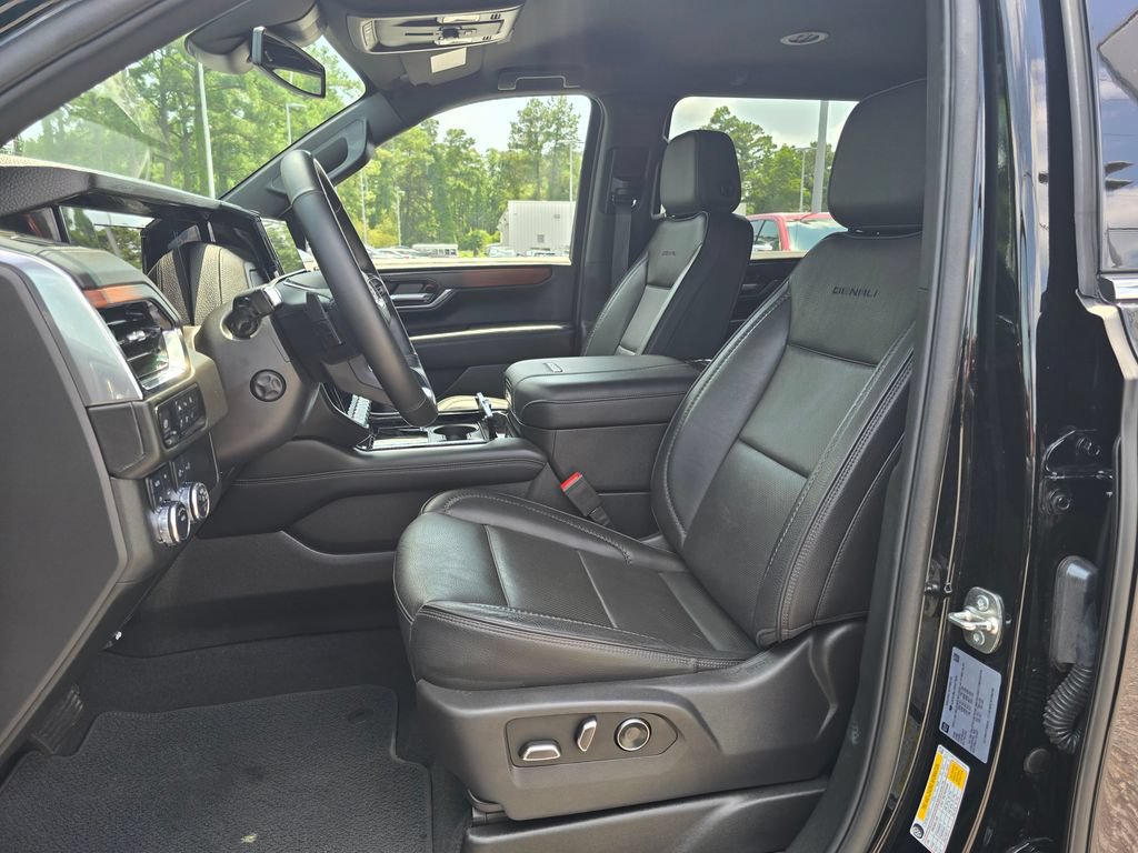 Certified 2025 GMC Yukon XL Denali AWD/4WD image 9