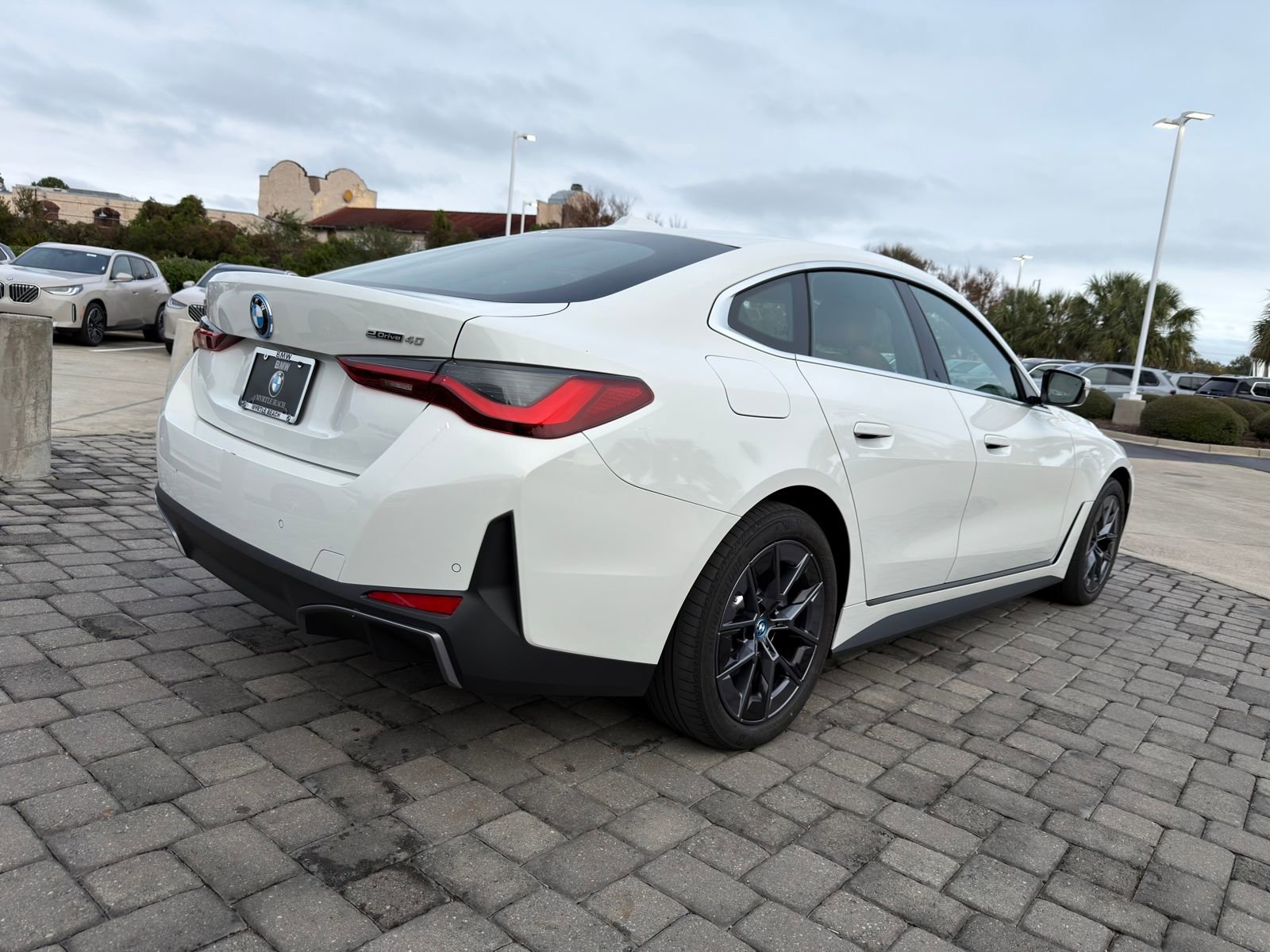 Used 2023 BMW i4 eDrive40 w/ Premium Package image 9