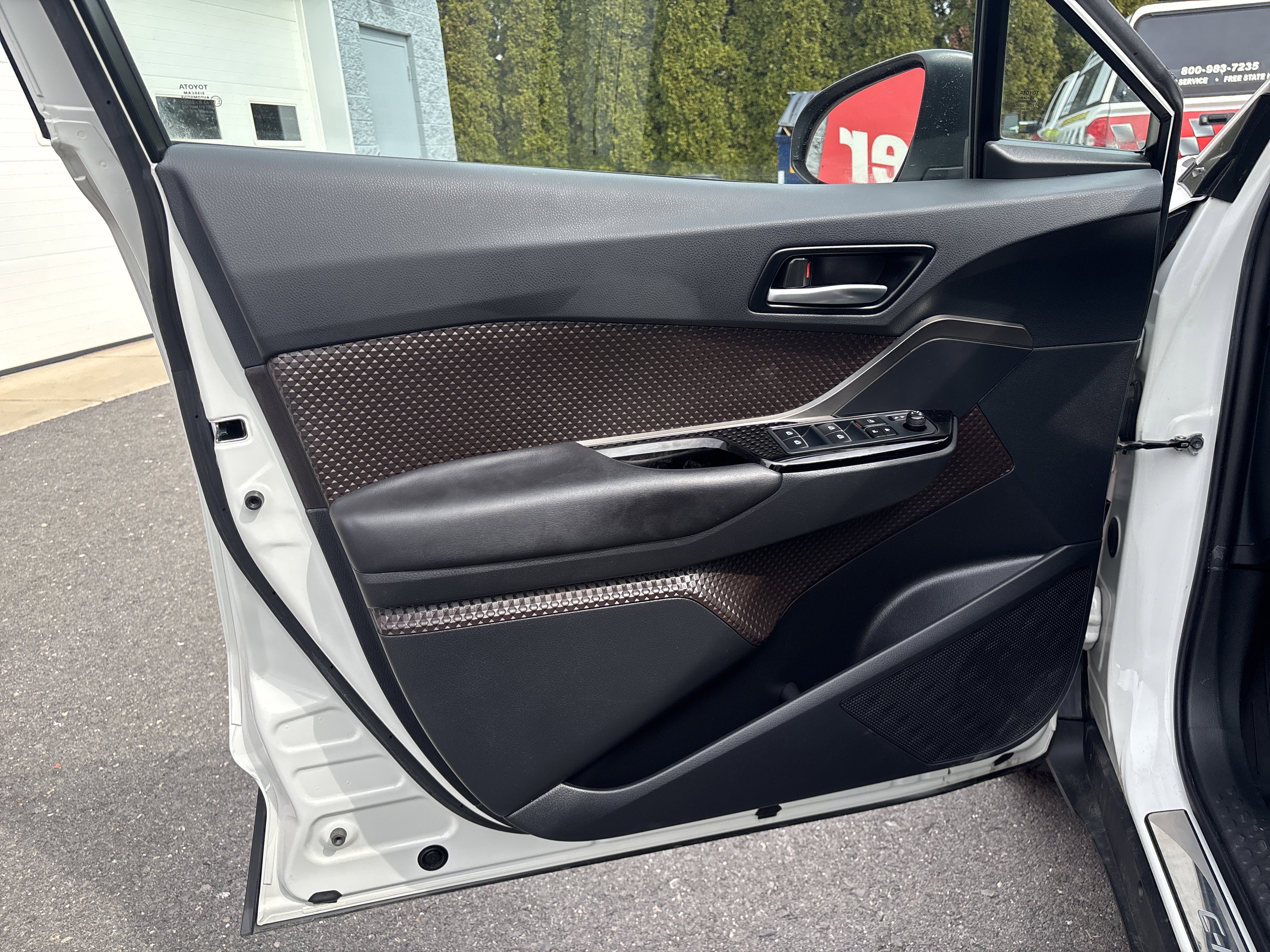 Used 2019 Toyota C-HR Limited image 16