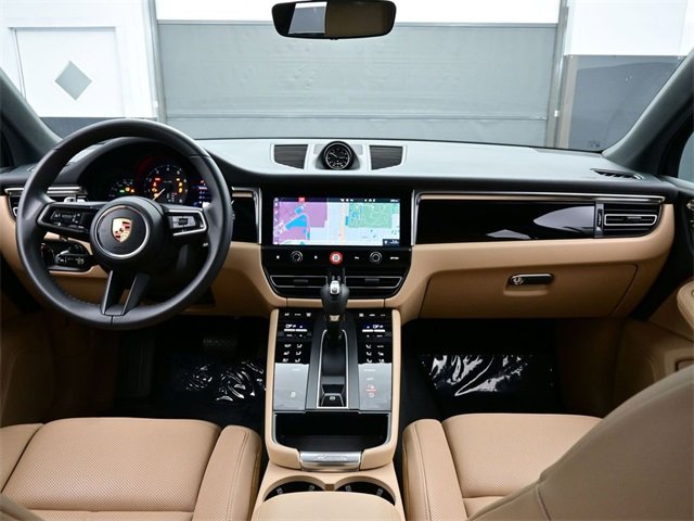Used 2025 Porsche Macan image 20