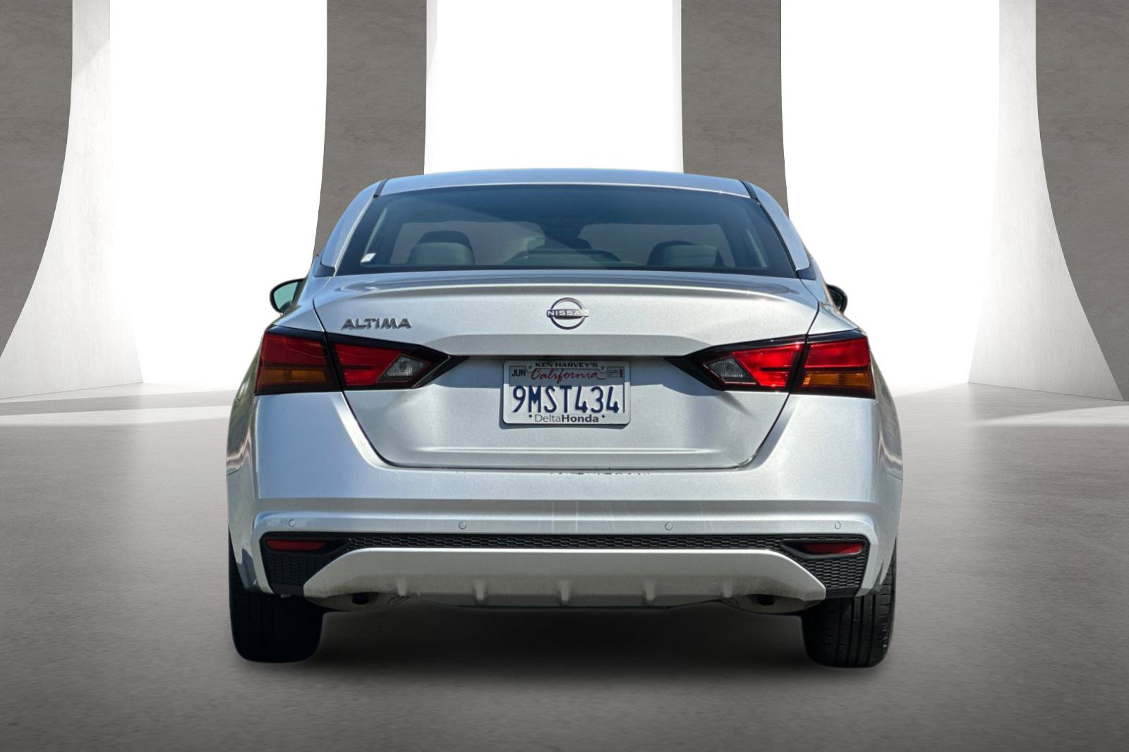 Used 2024 Nissan Altima 2.5 S FWD image 5