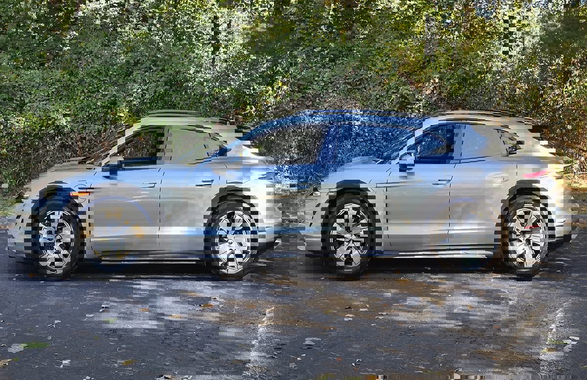 Used 2023 Porsche Taycan 4 Cross Turismo w/ Premium Package image 4