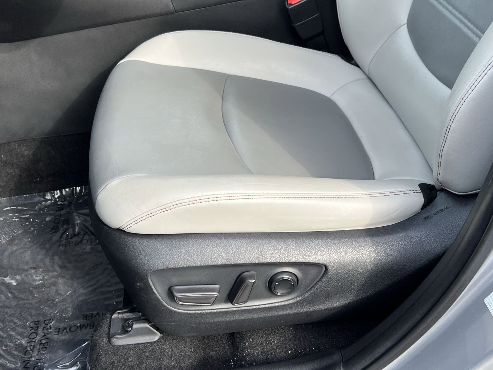 Used 2021 Toyota RAV4 XLE Premium image 15