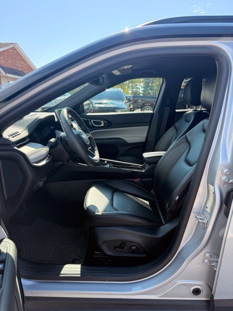 Used 2024 Jeep Compass Limited AWD/4WD image 7