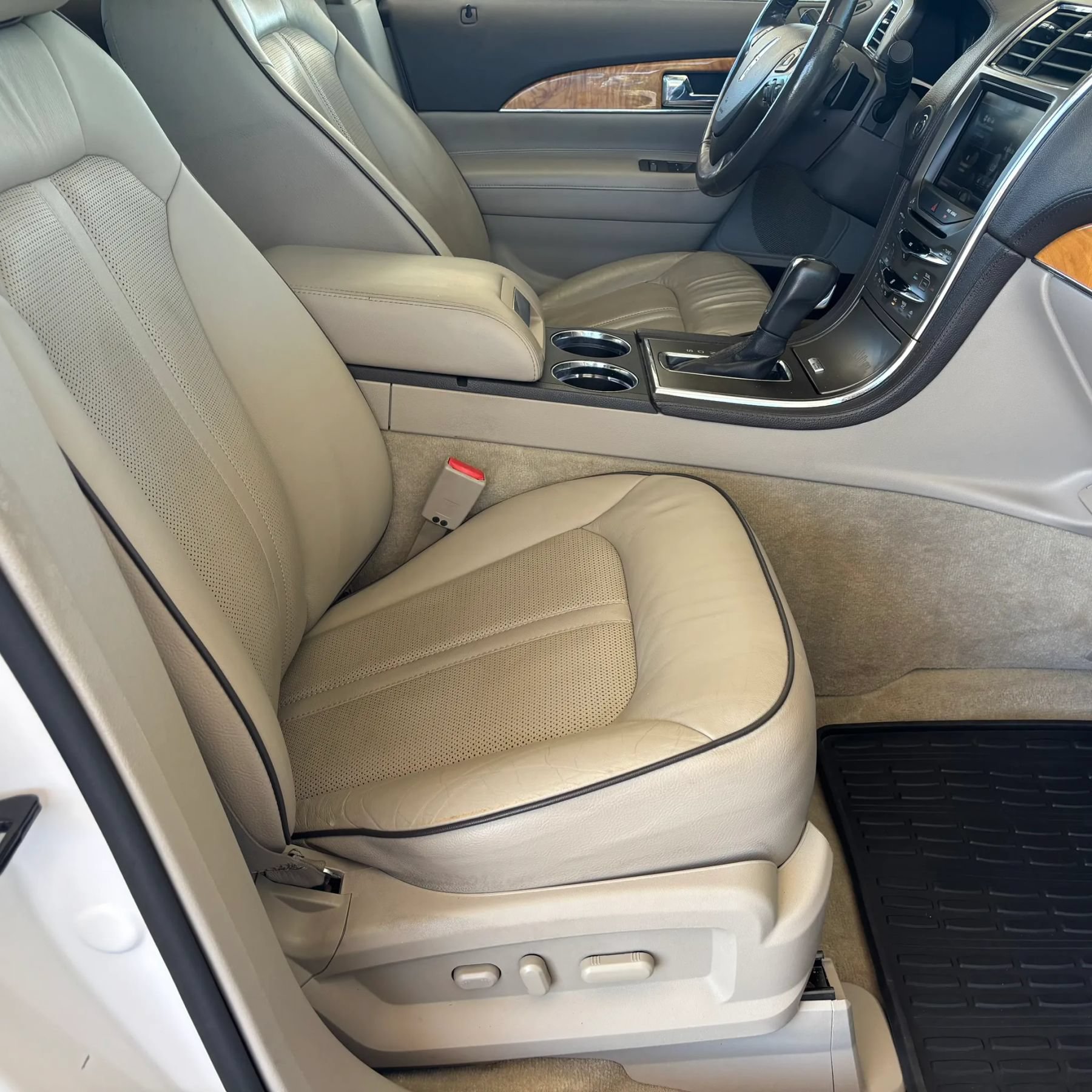 Used 2013 Lincoln MKX AWD image 17