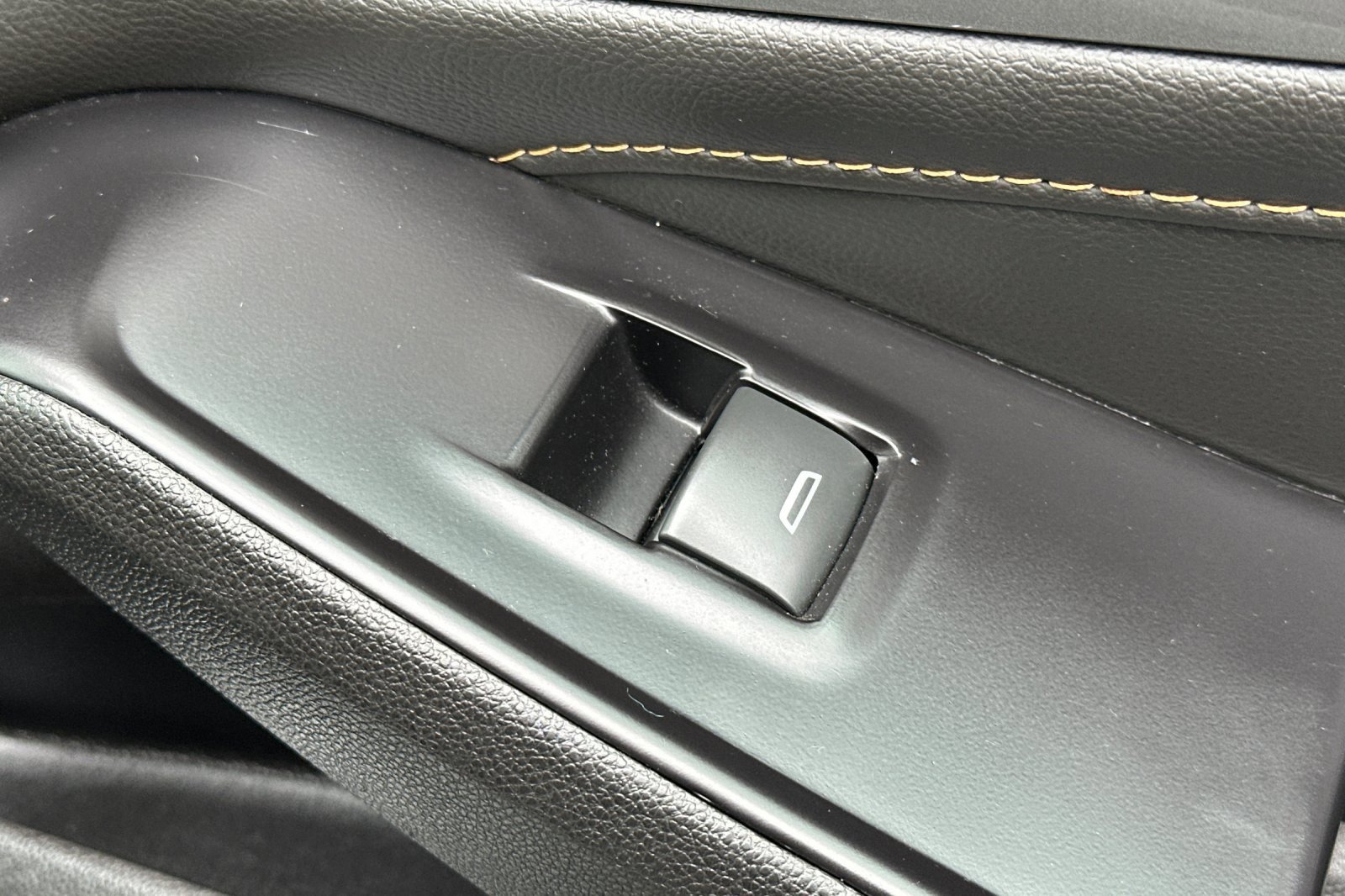 Used 2020 Chevrolet Traverse LS image 23