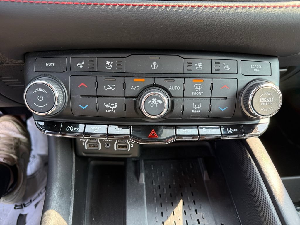 Used 2025 Dodge Durango GT AWD/4WD image 31