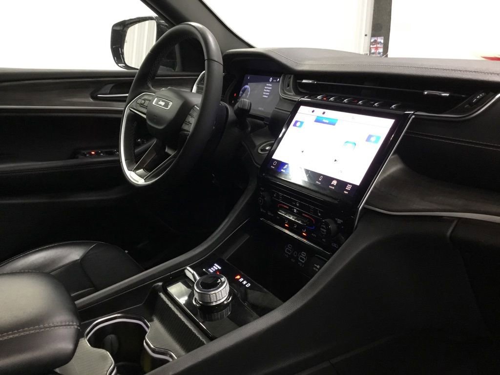 Used 2024 Jeep Grand Cherokee Limited image 27