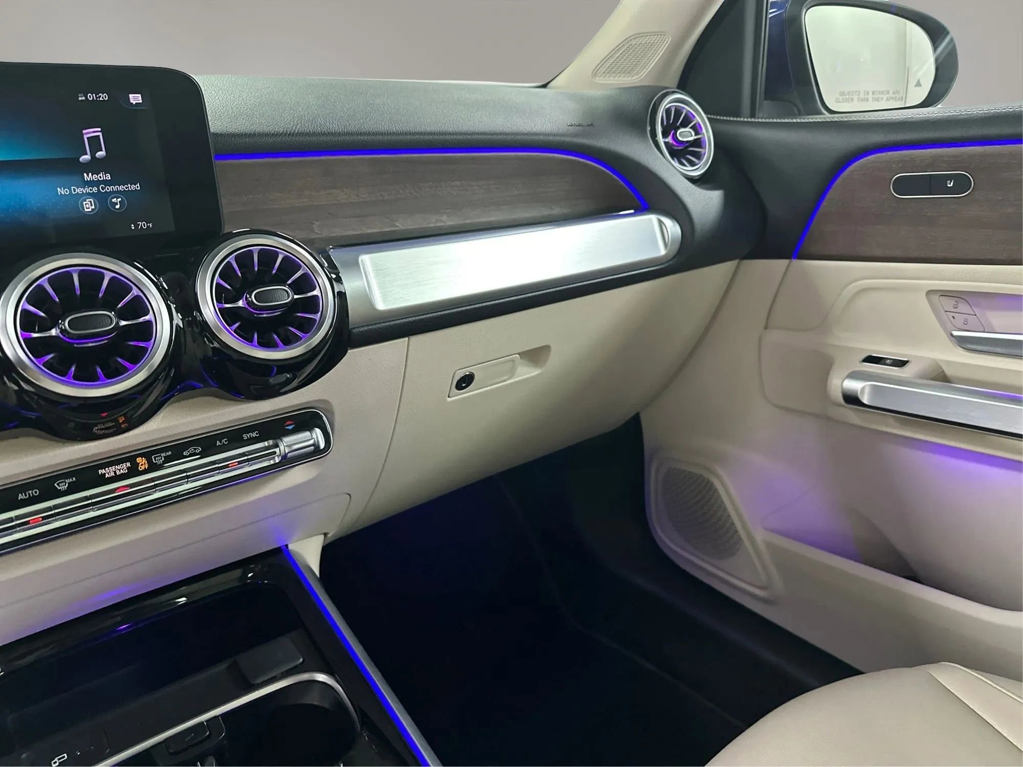 Used 2022 Mercedes-Benz GLB 250 4MATIC w/ Premium Package Lite image 27