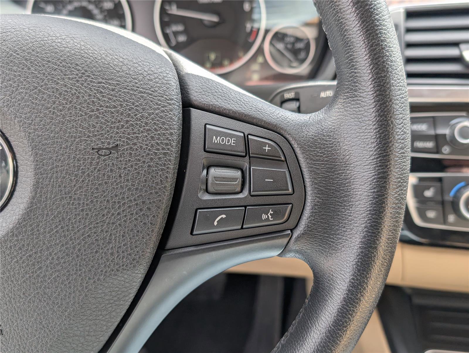 Used 2017 BMW 320i xDrive 320i xDrive image 21