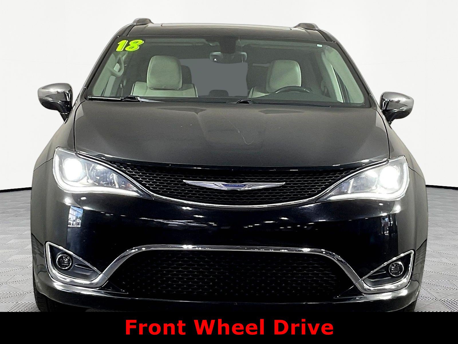 Used 2018 Chrysler Pacifica Limited FWD image 2