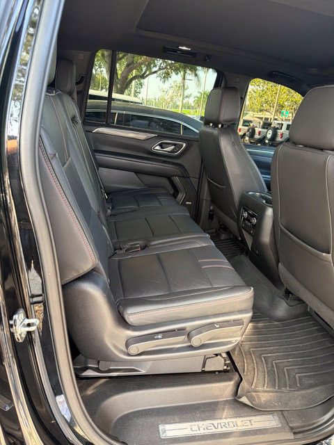 Used 2023 Chevrolet Suburban RST RWD image 4
