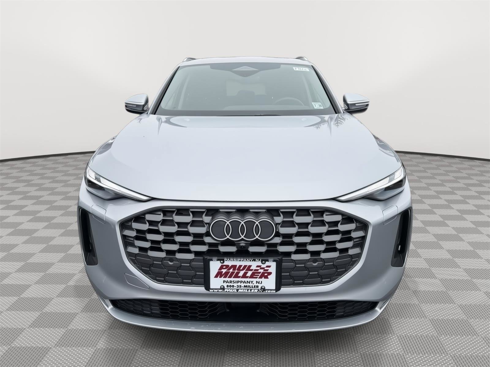 Used 2025 Audi Q5 Premium w/ Convenience Package image 2