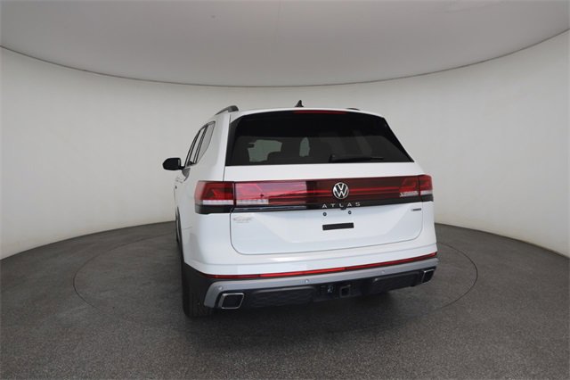 Used 2025 Volkswagen Atlas Peak Edition SE image 14