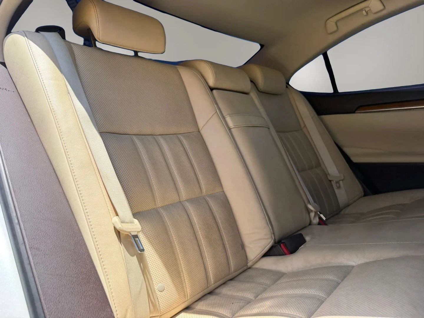 Used 2016 Lexus ES 300h w/ Luxury Package w/Wood Trim FWD image 19