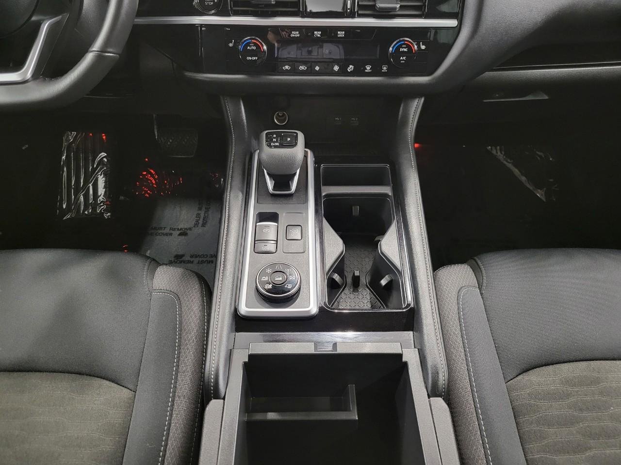 Used 2025 Nissan Pathfinder SV image 17