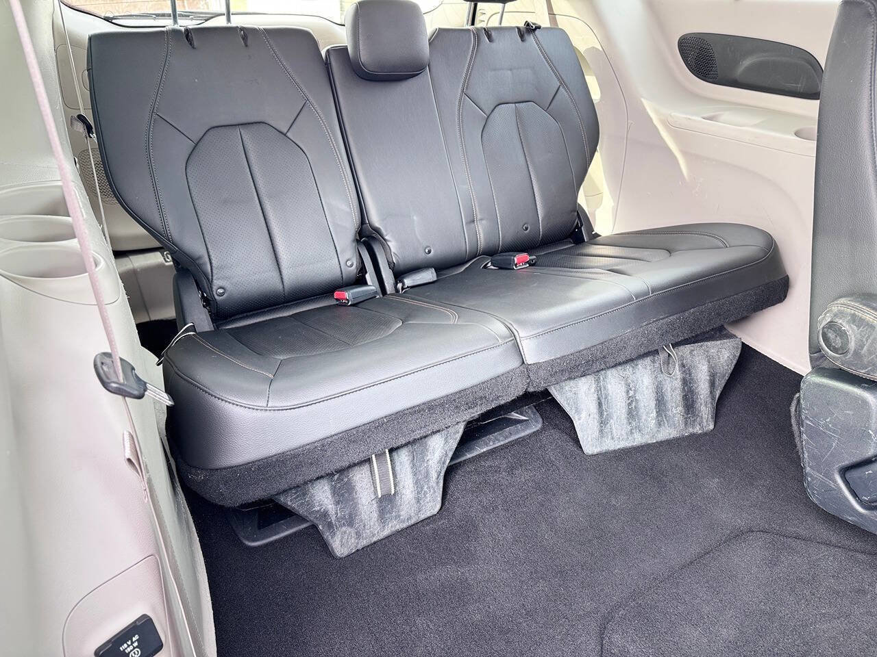 Used 2017 Chrysler Pacifica Touring-L Plus image 15