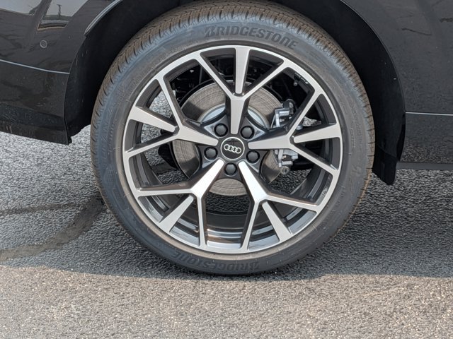 New 2026 Audi Q3 quattro 2.0T w/ 20" Wheel Package AWD/4WD image 6